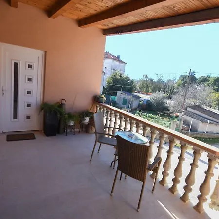 F-holiday Appartement *