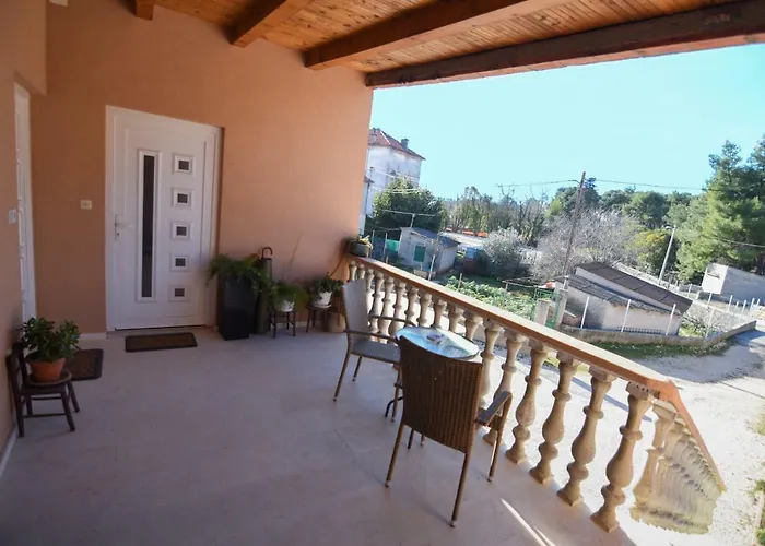 F-holiday Lägenhet *