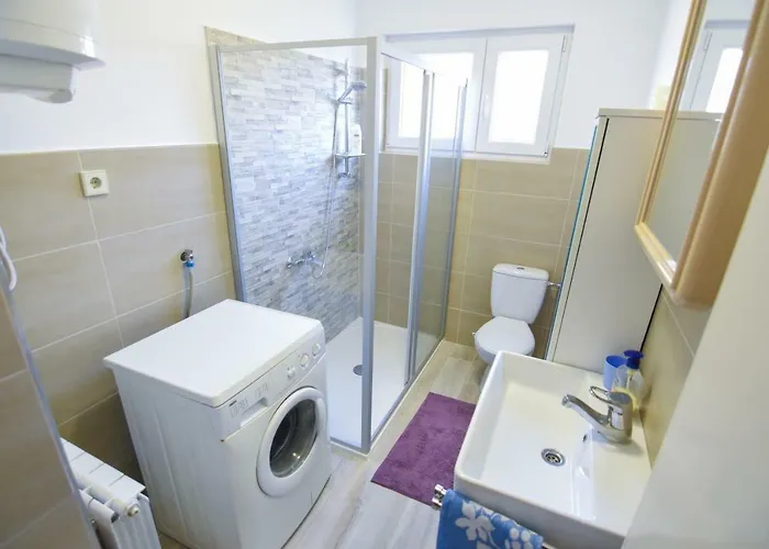 F-holiday Lägenhet *